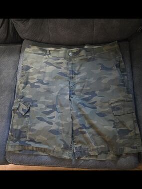 Lee Men's Camo Cargo Shorts in Green and Brown